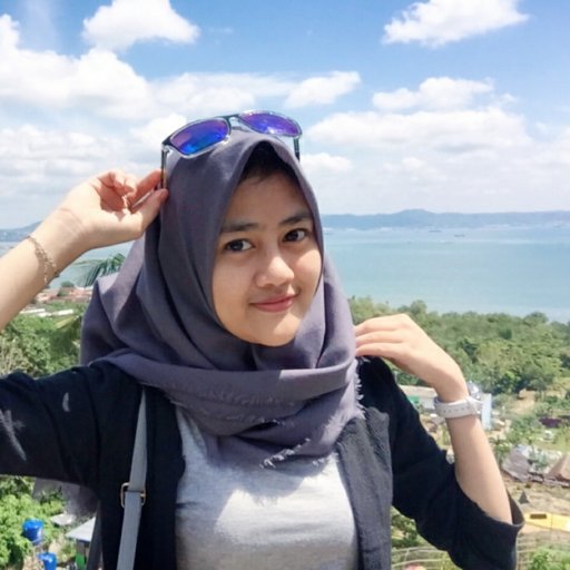 rosmaneear's profile picture.