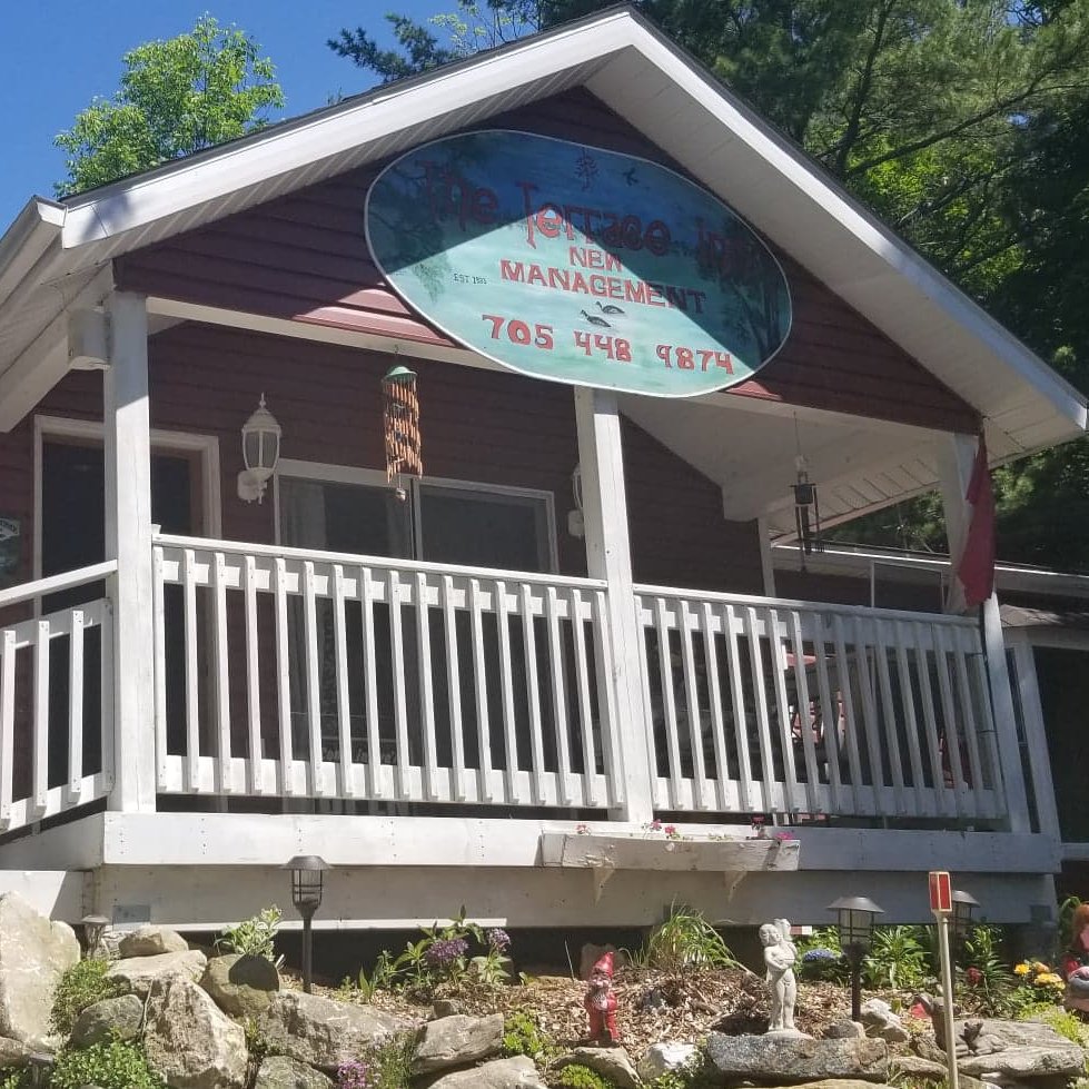 The Terrace Inn offers reasonably priced cottage rentals on the shore of Dark Lake in East Haliburton Highlands #myhaliburtonhighlands.