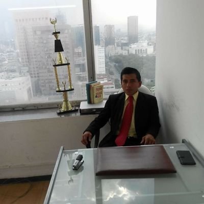 Soltero. 
Emprendedor y corredor de alto rendimiento.