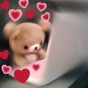Comento tretas de fandom, não entro nelas, gosto de todo tipo de grupo mas amo somente BIGBANG e 2NE1