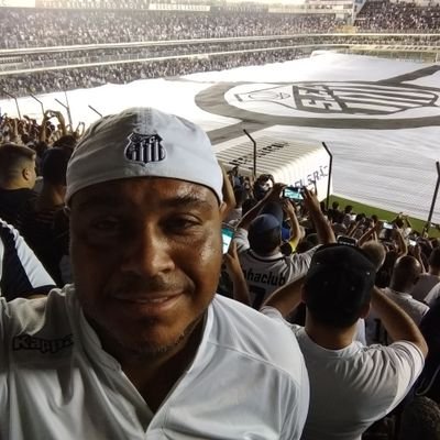 Brasileiro,paulistano,roqueiro,cerveja boa e torcedor do Santos Futebol Clube. O maior de todos os tempos.Obrigado Santos por me dar tantas alegrias!!!!