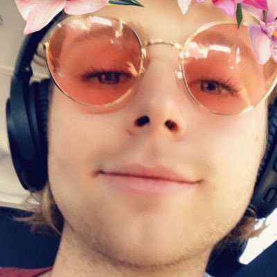 Stream #Youngblood album • Got nothing but love for you, fall more in love everyday 🌹 5SOS & 1D/Harry & Louis • You’re all I want, so much it’s hurting 💚💙