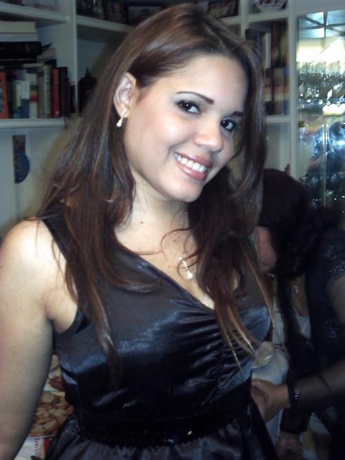 tengo 23años,llenos de experiencias,locuras.soy extrovertida,fiestera,y curiosa