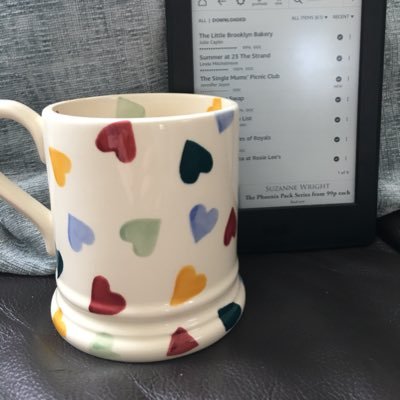 bookloving, blogging, mum of 2 girls who loves her kindle and a good cup of coffee 😃