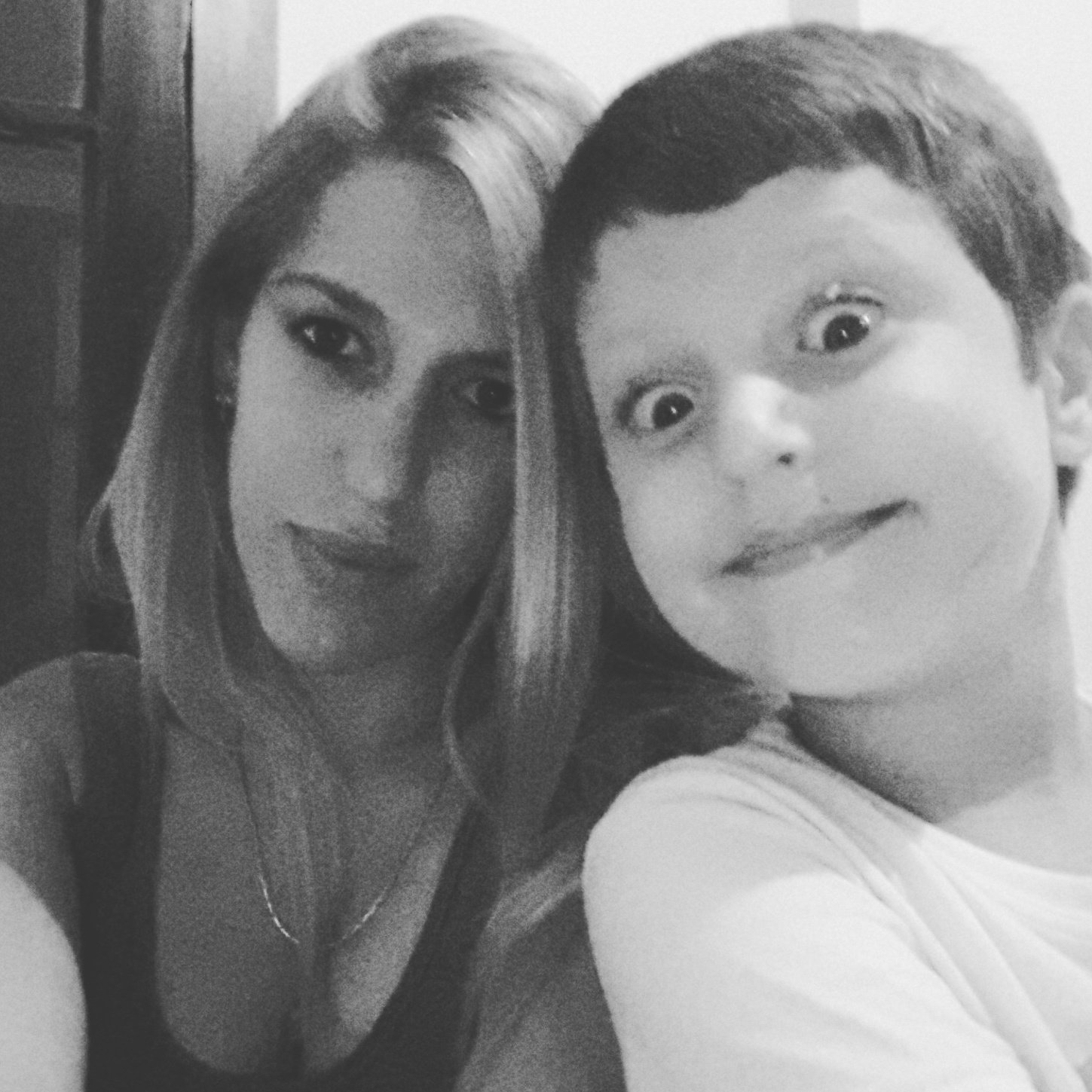 anagrav's profile picture. ✌✌✌✌