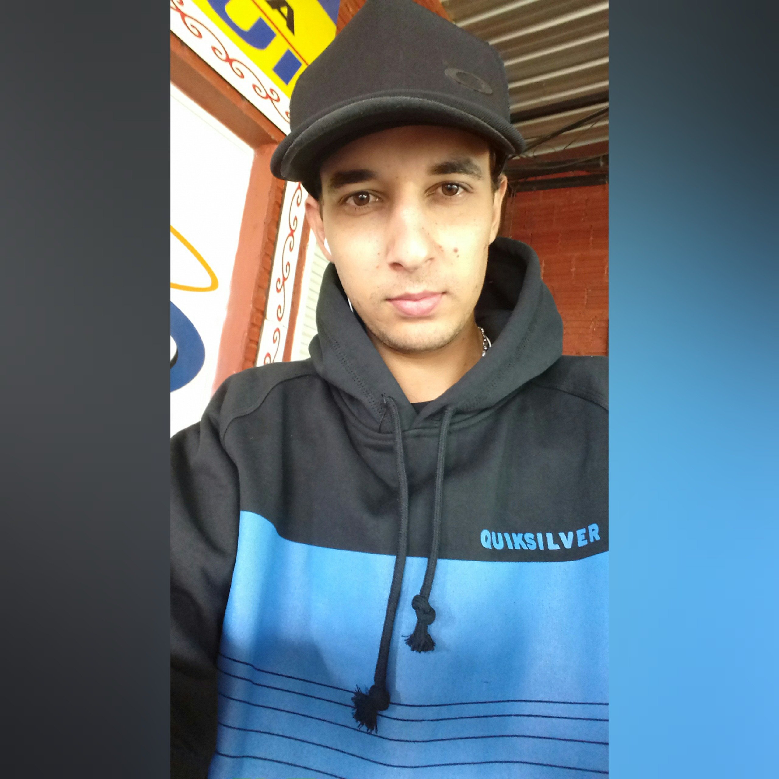 O jeito é curtir a vida, o que mais vale é ser feliz 😋 -
👻 xj.victor