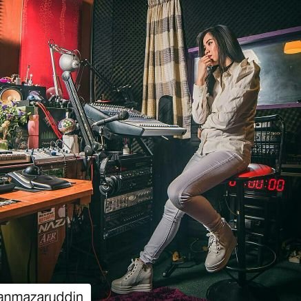 IG: Sandradianneofficial .
For any inquiries do not hesitate to contact:
New single 'TULUS' is out now!