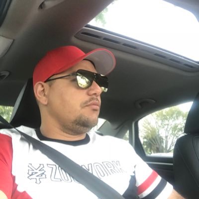 estansocial's profile picture. 