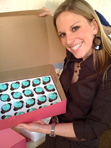 Hi I'm a new Cupcake Company in town that DELIVERS Cupcakes and Mini Cupcake Poppers! Baked fresh to Order!! Austin Tx