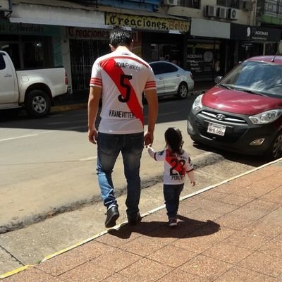 Papá de Valentina & El Enzo👫❤-
Ingeniero Civil, me gusta el Fulbo, el último 🔟⚽️-
Hincha de River Plate ⚪❤⚪
EL MÁS GRANDE!!!