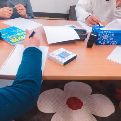 初めまして、みらい学校です。不登校、発達障がい、経済的に学習する機会がない子ども達との無料の学びの場。みらい学校校長は不登校経験者。仕事は高校教諭。甲府市中央2丁目13の20川上ビル4階にて不定期でopen🐙詳しくはhttps://t.co/k0tJ4KhbOQ