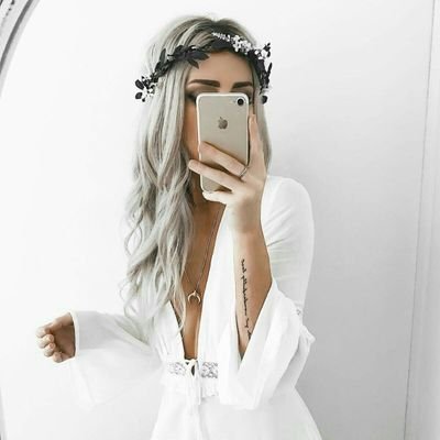 Queen 👑of Multitask..Passionate Makeup Junkie..Believer..Pop Music Advocate..Coffee Scholar..Fashion ❤
Lover..Freelance Explorer..Webaholic🌟
