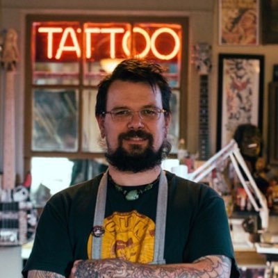 I am a artist, tattooer and owner of Oddball Studios. I make tattoo machines and knives. @leisgemade