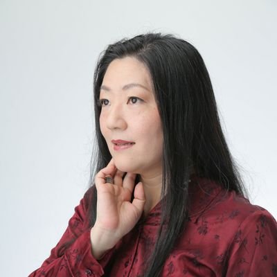 社団法人日本占術協会認定占術士
鑑定歴40年、延べ５桁後半の鑑定者数とヒーリングにセラピー、カウンセリングを組み合わせたオリジナルセッションで
導き手の方々が抱えるお悩みを解消いたします✨