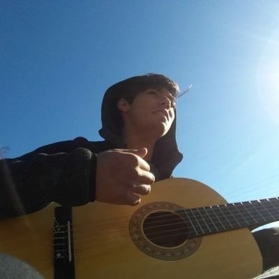 Soy musico,nos llamamos Sin Silencio y esperamos hacernos conocidos por nuestra buena musica y por nuestro mensaje
