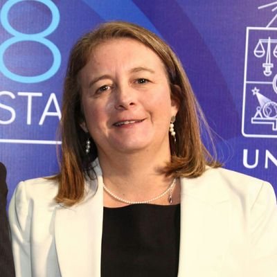 Subsecretaria Hacienda de la @subsehacienda, economista U de Chile, MPA Harvard, ex Vicerrectora Econ. U CHile, ex Sub. Eval. Social, y azul de corazón