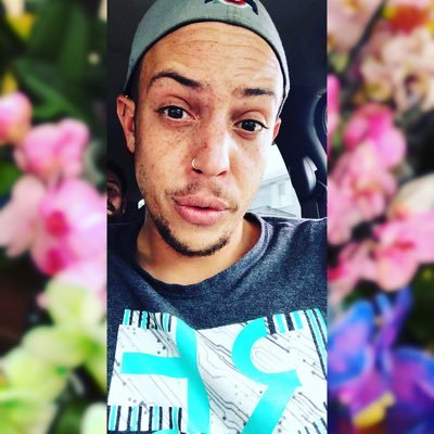 The name is Josiah, & I have quite an addiction to Twitter. ✌ ooh and super obsessed with @NICKMINAJ 😍🎵🤟🏽