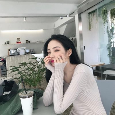 A ROLEPLAYER ┊1994년. /She is as beautiful as ocean waves yet, can destroyed your souls with that waves. Hong SooJoo is the name, an Ulzzang also a model.