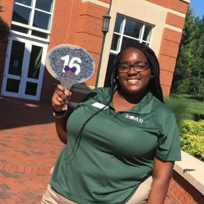 Hi, I'm Makenzie Elam aka Kenzie, a third-year Architecture major from Durham, NC. And today I'm your OC #16. ⛏💚💛