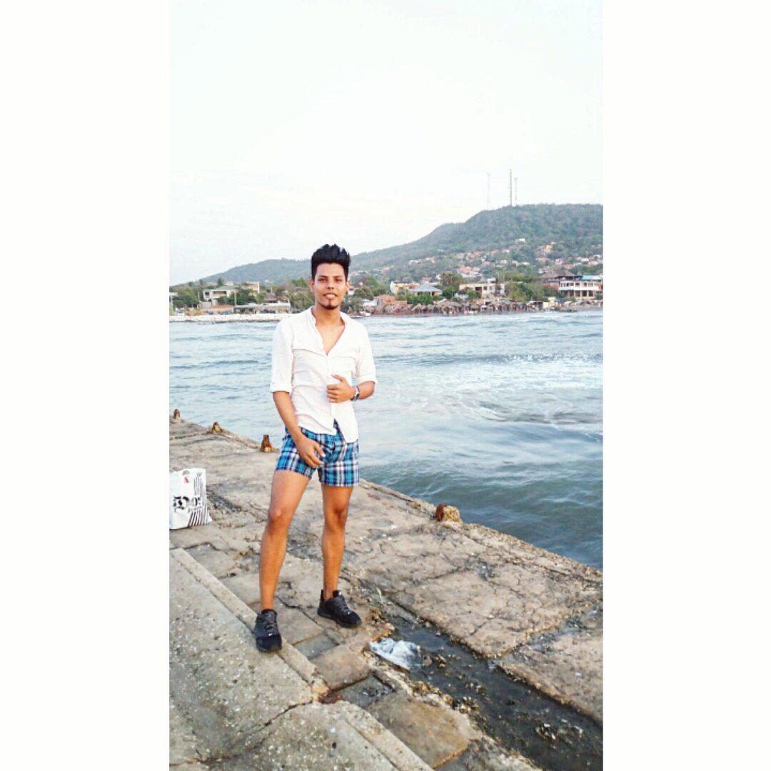 Mr_Brasoar's profile picture. pasion: natacion
Comentarista Político Amateurs 
Oficio: Egresado en Derecho. 
UniAtlántico