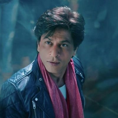 happy man. #CreasyFanOfSRK like @iamsrk & @SRKUniverse 🇵🇰