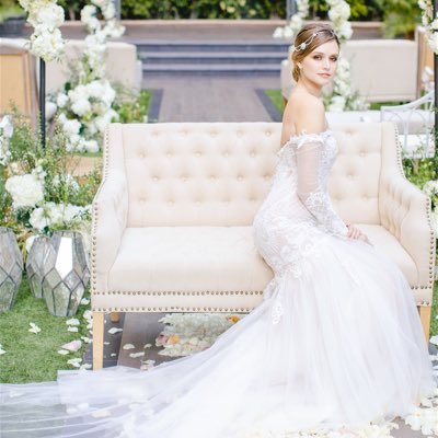 Couture bridal boutique based in SF and LA driven by artistic, classic and luxurious design and style, couture quality and a high level of customer service.