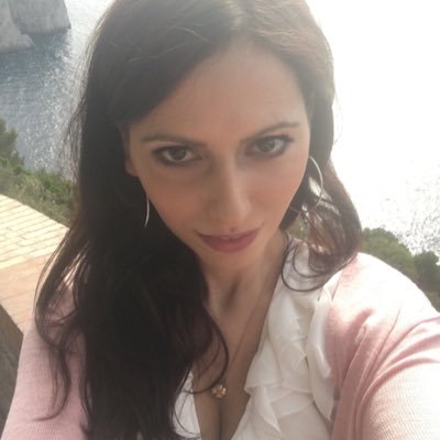Infilerò la penna fin dentro al vostro orgoglio, perché con questa spada vi uccido quando voglio.