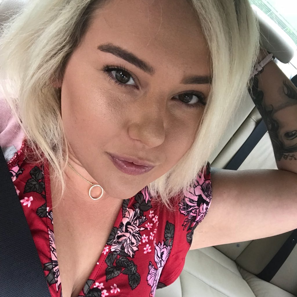 iminitbb's profile picture. I’m not really that interesting so