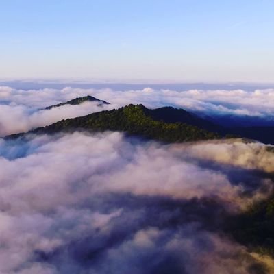 Rifugio a 10 minuti dalla vetta del Monte Antola a 1460 metri s.l.m. nel cuore del Parco Regionale dell'Antola. Offre 50 coperti e 32 posti letto.