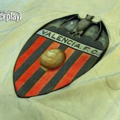 Valenciano | Accionista del @valenciacf |  He visto jugar en Mestalla a Kempes, Bonhoff, Repp, Fernando, Piojo, Baraja y Albelda. AMUNT VCF !!!!