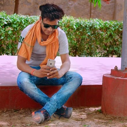 JustAmanBindass's profile picture. Ham☺mashur hone ka dawa to ni krte🤗Mgar🙄 Jisé bhi ankh😳bhar kr dekhle 😰uljhan me dal dete hai😘