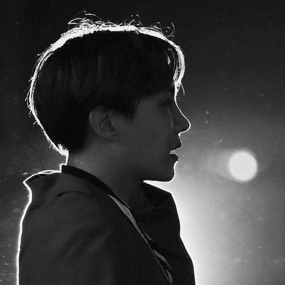 imi_ikramita's profile picture. لا تدع جانبك المظلم يستحوذ عليك 🖤