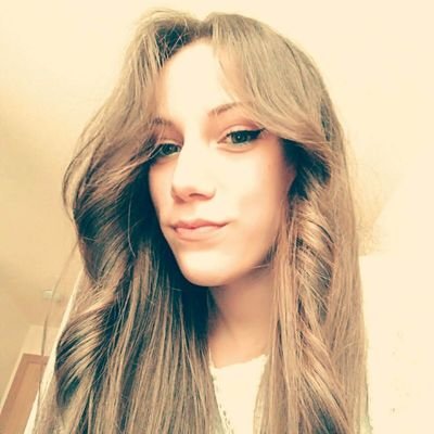 - Vivo d tal manera qe cuando mis piès tocan el suelo por la mañana, hasta el Diablo se estremeze y dice: MADRE ESTA CABRONA YA SE LEVANTO¡¡