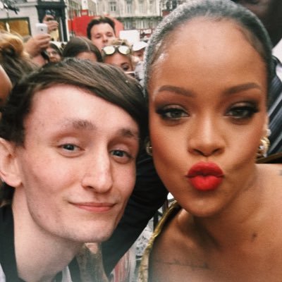 rihanna follows ⚡️ sc-dan_skelton