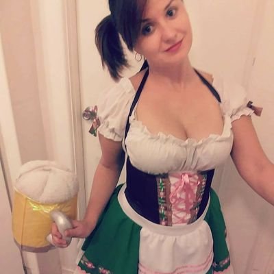 ljdunkin's profile picture. Stand-up comedian, dog lover, beer girl, podcaster, trouble finder and I think I'm probably a notorious over-thinker.