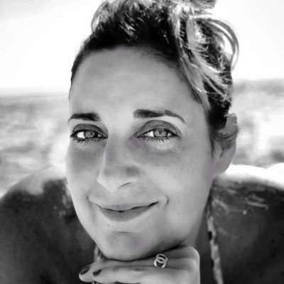 Soñadora. Inquieta por un mundo mejor. Maestra, Psicopedagoga, PhD y Máster en Tecnologías Informáticas. Técnica y diseñadora eLearning.