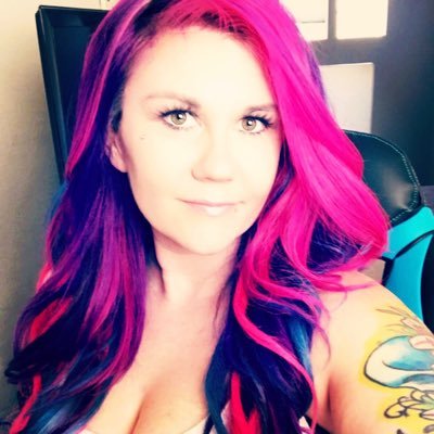 We can be friends or you can put peanut butter in your butt crack ....I'm cool with both! Ether way it'll be a good time! 💋 I also am a Graphic Designer!
