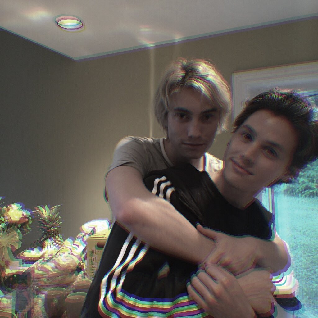 mdrnbasebaIl's profile picture. i am sad