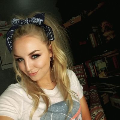 AllieLarson11's profile picture. always eating ig/sc allielarson20