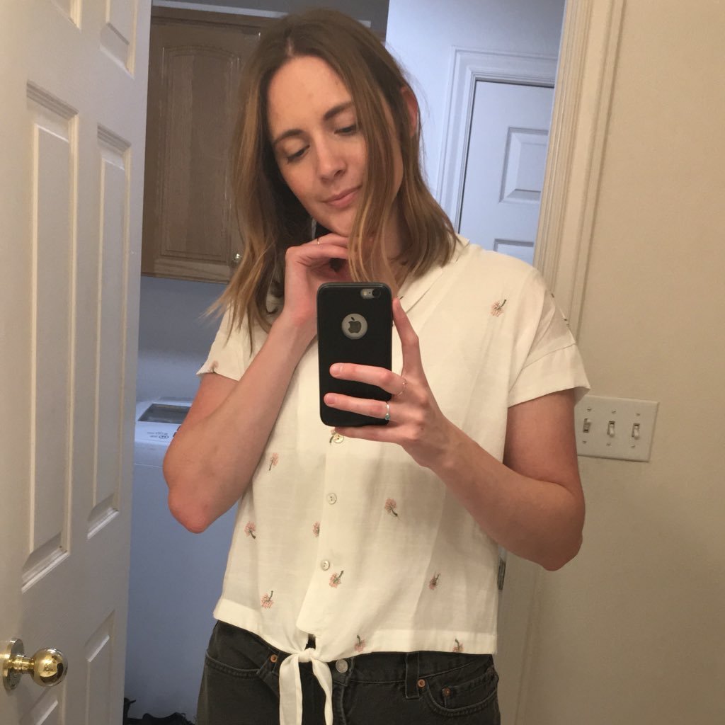 misty_c_rich's profile picture. just here to observe