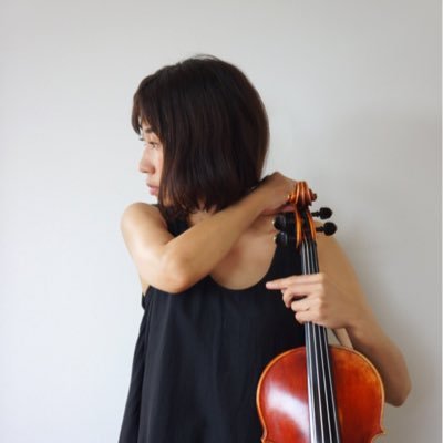 ヴィオラ奏者。ソロ、室内楽などのクラシックやその他ライブなどで演奏したり教えたりしています。蓮沼執太フィルメンバー。