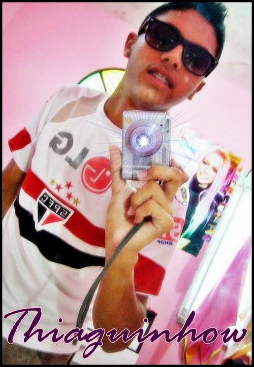 Em busca dos meus sonhos, e sei que um dia eles vão se tornar realidade, e quem me criticou, vai calar a boca e vai me honrar, eu sou apenas eu. !