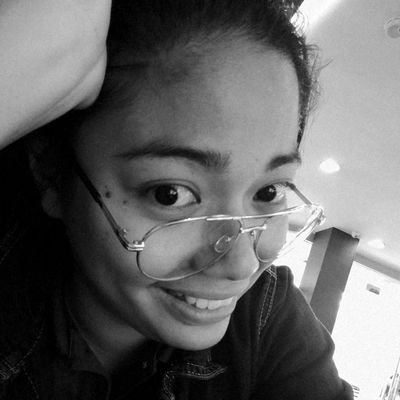 Poblets's profile picture. Loved by the King.