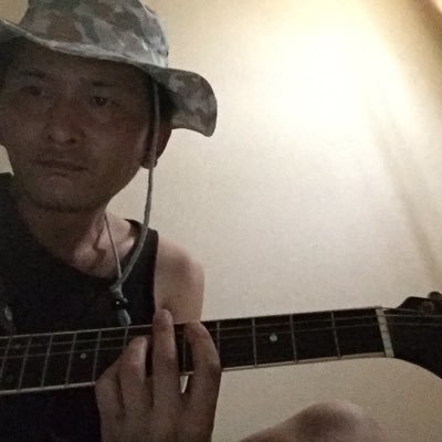 EYYqONB5GH8d7XV's profile picture. 路上ライブ目指して練習中です！ がんばります!！ いまはロックとかやり始めてますがR&Bとかシブめもやってみたいです！男女五人です！がんばります！！#路上ライブ #拡散RTお願いします