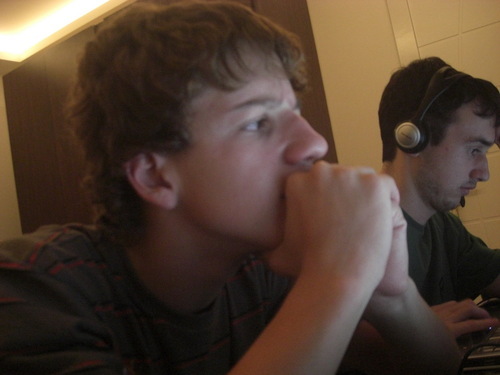 Criando PodCast Piloto, sobre Toy Story 3. Editando, e breve
disponibilizaremos para Download.
Equipe: @Bruno_GH e @Marcusmvl