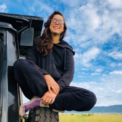 PhD candidate studying how baboon vaginas smell. they/thembo