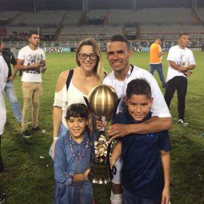 ⚽🏆 Futbolista profesional, actualmente en @zamorafutbolc. Campeón: #Apertura2018 #Absoluto2018. | #RRSS: @laportesocialm.