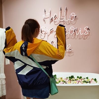 weinifeelinBLUE's profile picture. H A N G I N T H E R E

Live life without regrets.