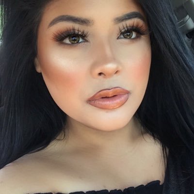 look up and see infinity, look down and see nothing. IG; claudiakinsss_ •self taught MUA 💋