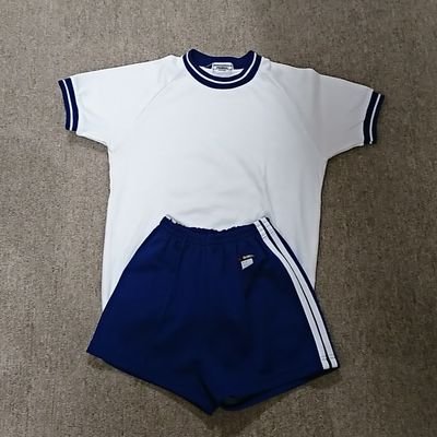 スクールジャージや体操服、短パンが大好きです。
ダサくて、恥ずかしいやつが特に大好きです。ブルマやスク水など学校指定品と聞くと興奮しちゃいます(笑)
同じようなかた宜しくです。
ちなみに、鉄道も好きです。
定番は乗り鉄しながら地方の体操服探しです。
